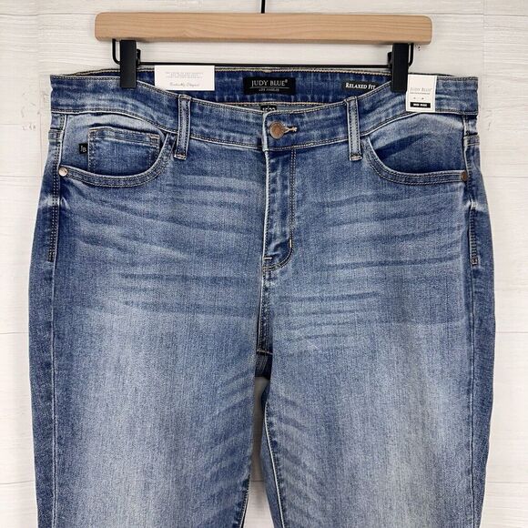 Judy Blue Jeans Women 15 / 32 Mid Rise Relaxed Fit Blue Medium Wash Tapered NWT - Picture 3 of 16